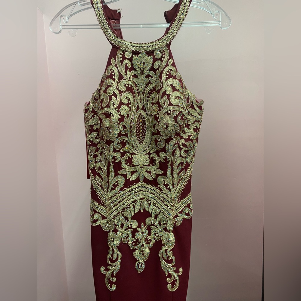Burgundy and gold dress - Picture 1 of 3